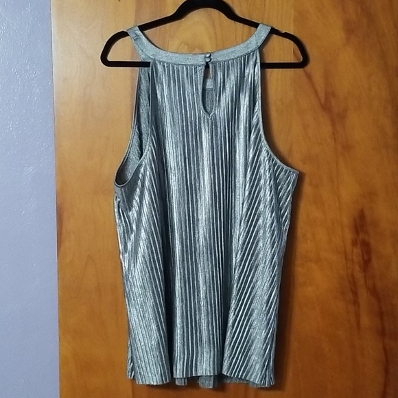 Torrid Tank - Picture 2 of 2